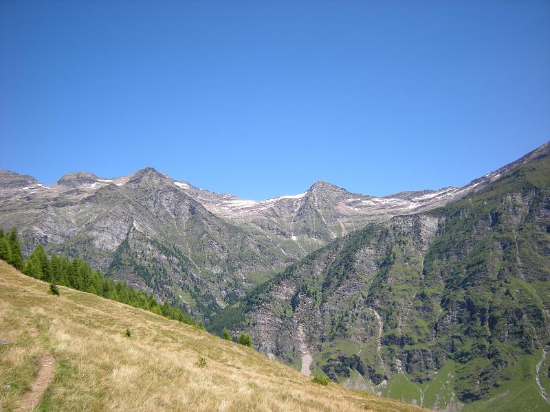 20080726_adula_marina 013.jpg - On the way to the first hut, Capanna Quarnei